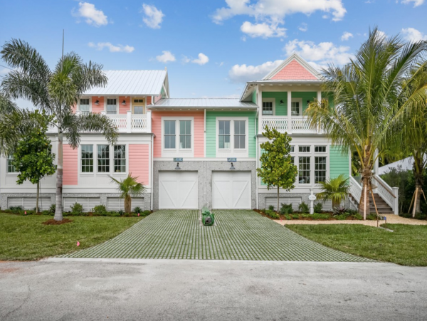 Duplex off Gulf Drive and 76th within walking distance to the beach